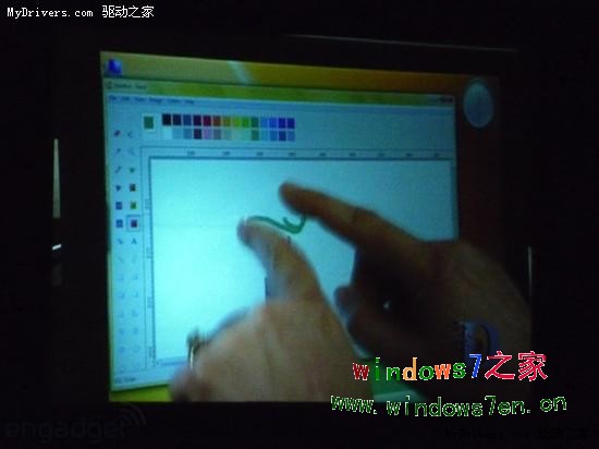 盖茨鲍尔默展示Windows 7触摸界面