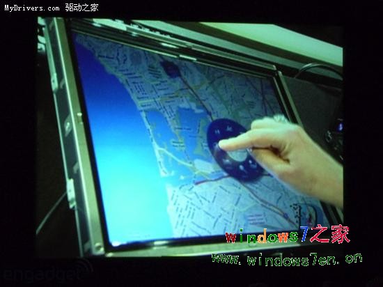 盖茨鲍尔默展示Windows 7触摸界面